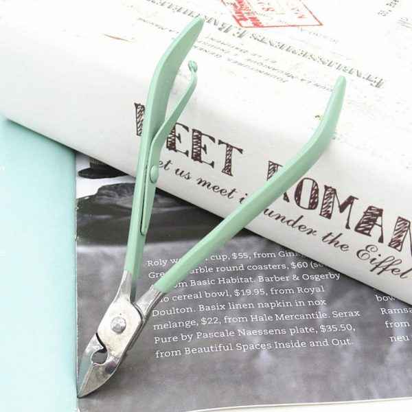 16 Pcs Manicure & Pedicure Kit – Stainless Steel Nail Care & Grooming Set with Travel Case(Random colour)